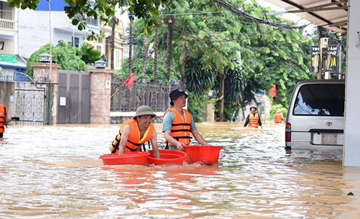 Đồ cứu trợ cho vùng lũ: Phải biết cái dân cần, phải đến tận nơi dân ở